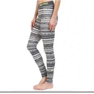 Nike women  Geometric Leggings - Black and White size M